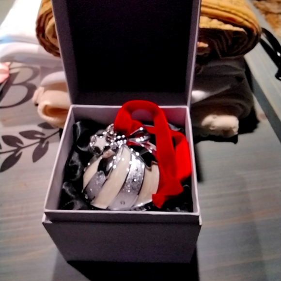 2018 Pandora ornament with charm - Picture 1 of 2